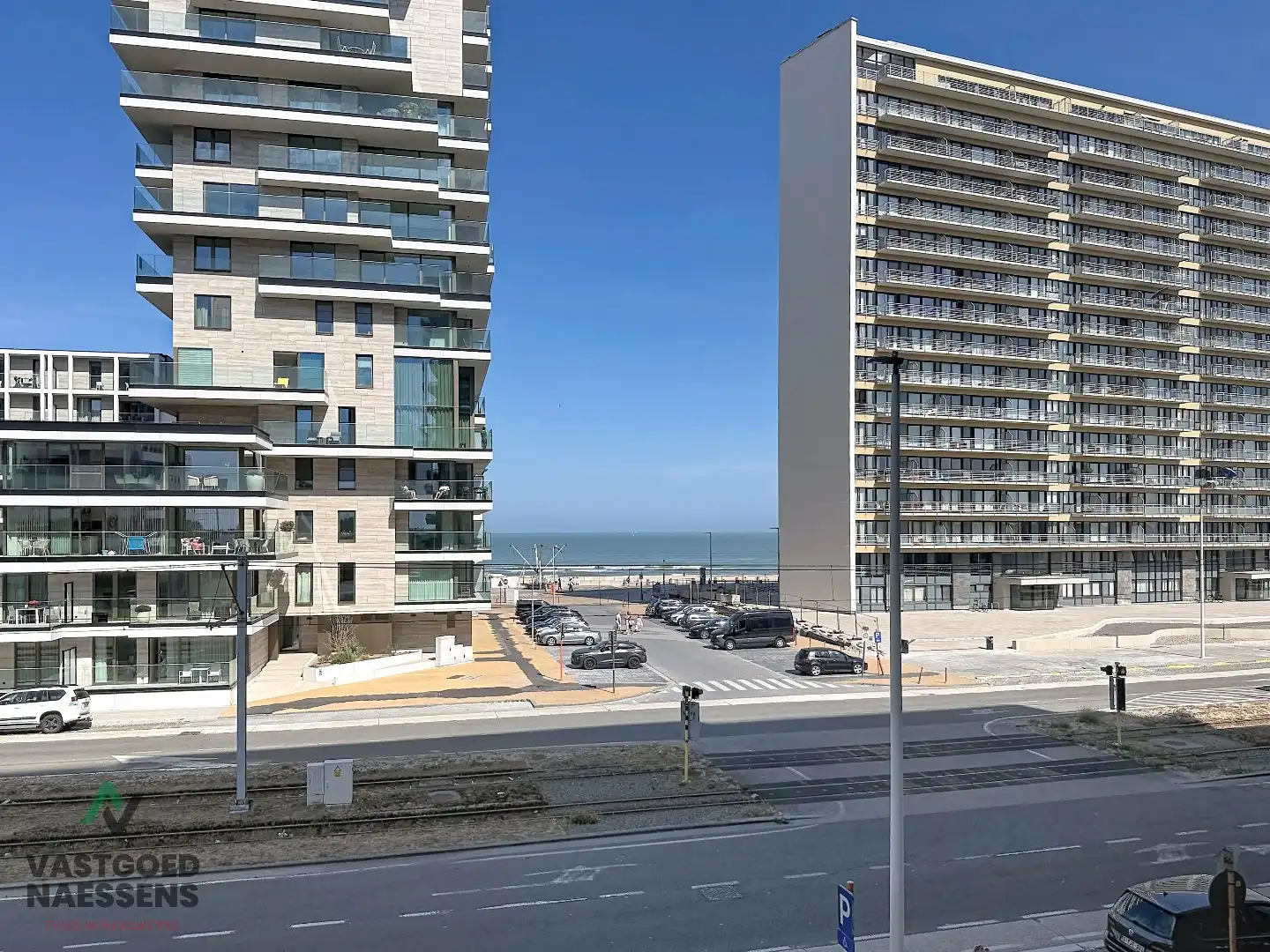 SCHITTEREND VERNIEUWD HOEKAPPARTEMENT – 2 SLPK – TERRASSEN – ZEEZICHT EN ZICHT OP GOLF foto 27