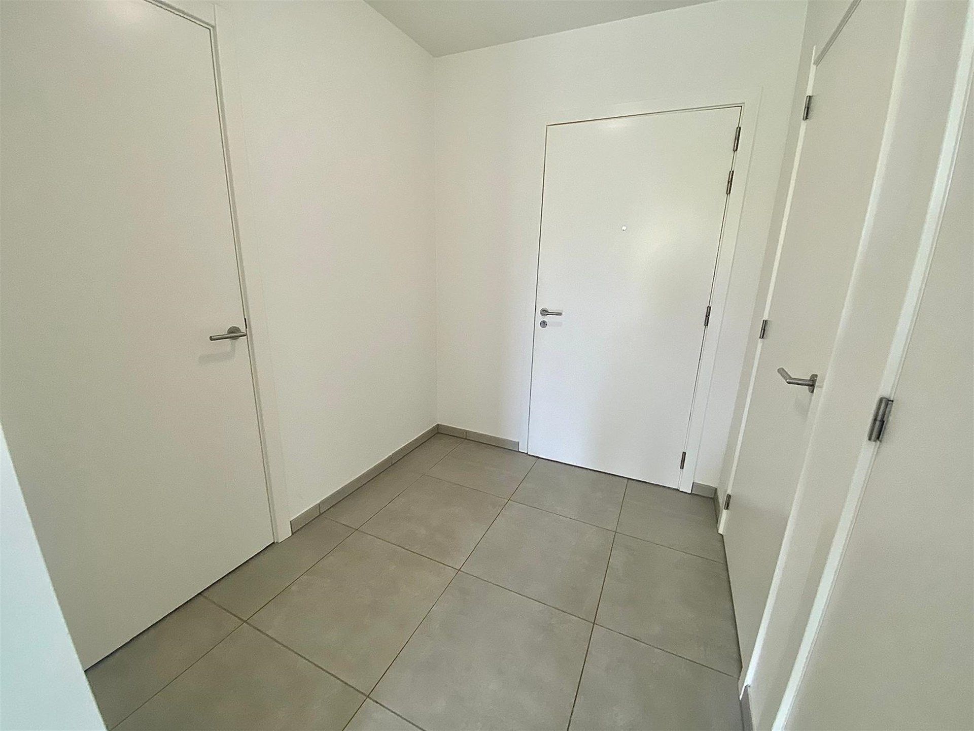 Eén-slaapkamerappartement met autostaanplaats en berging foto 8