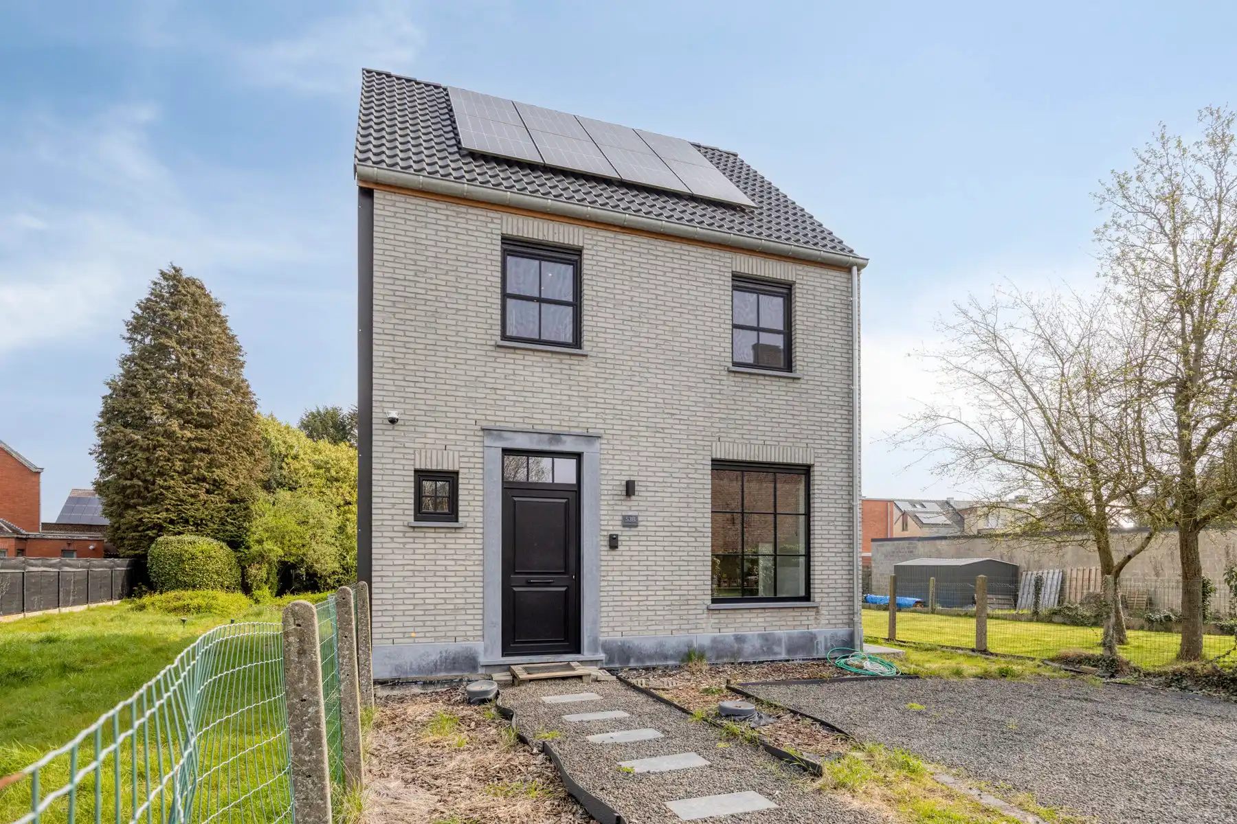 Smaakvolle nieuwbouwwoning op toplocatie met ruime oprit  foto 4