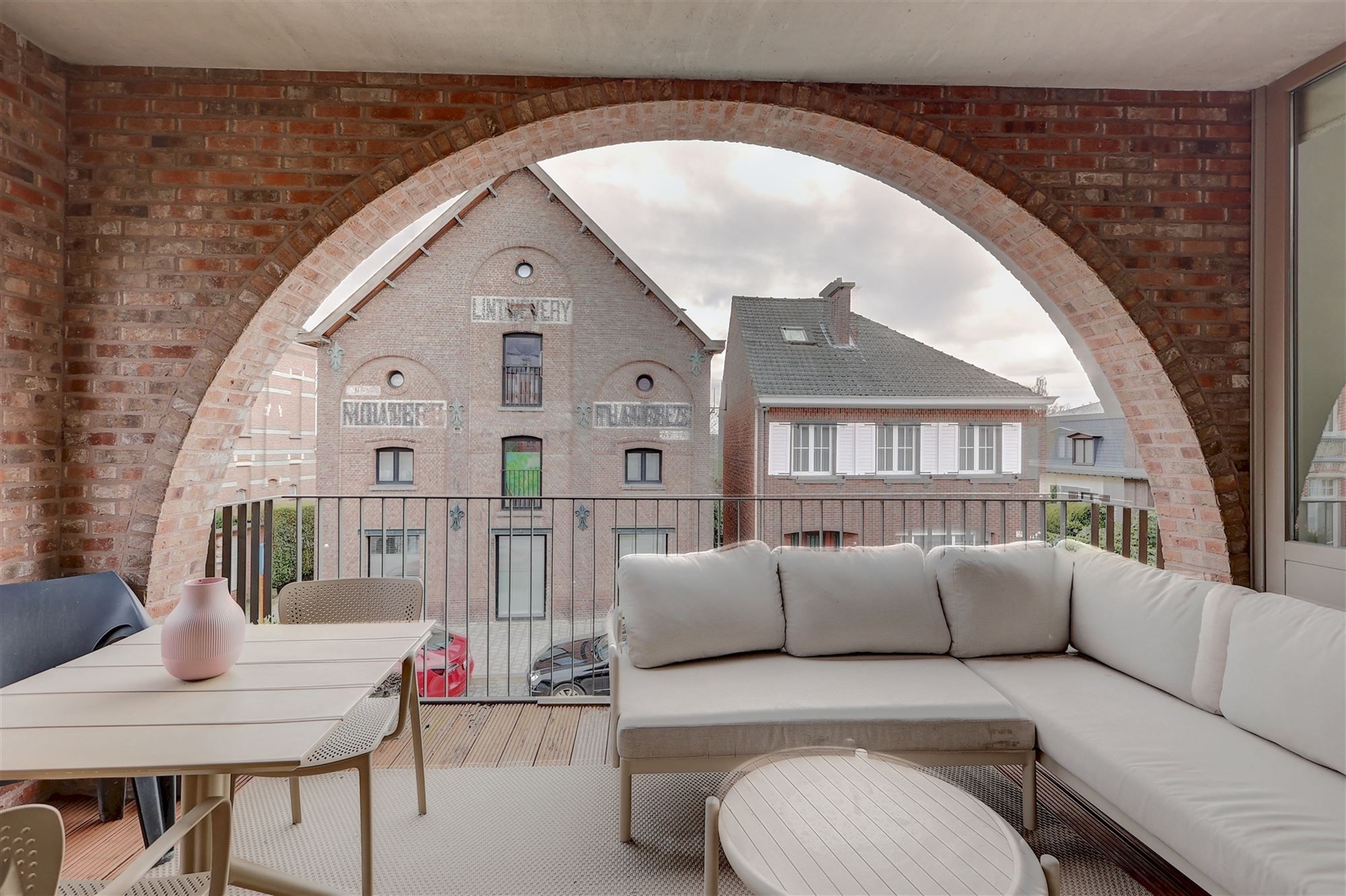 Appartement met twee slaapkamers en terras foto 17