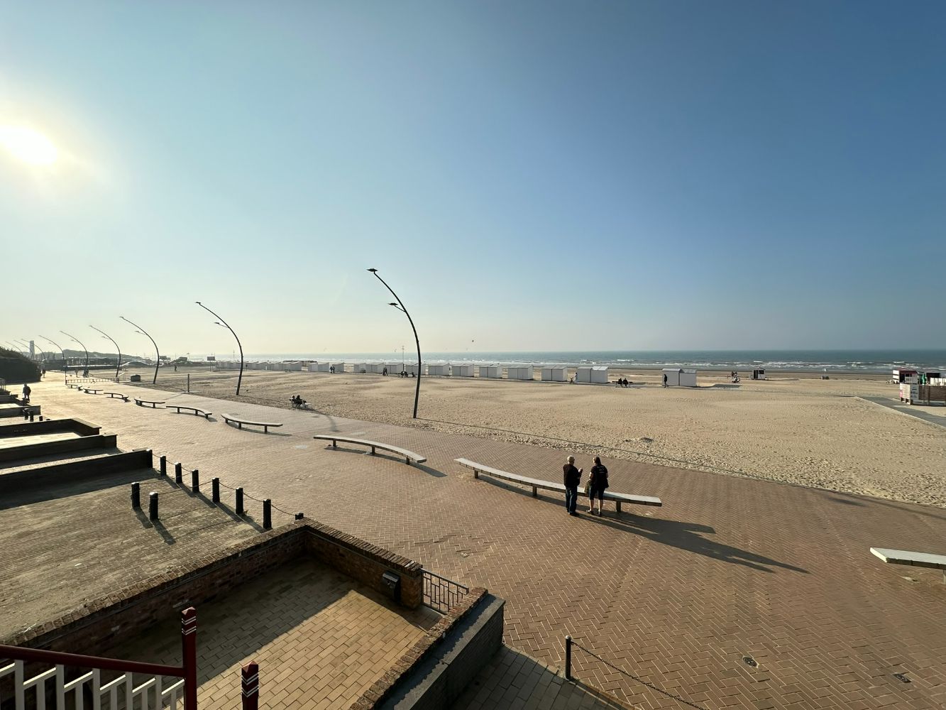 Instapklaar appartement  met 2 slaapkamers op zeedijk De Panne foto 12