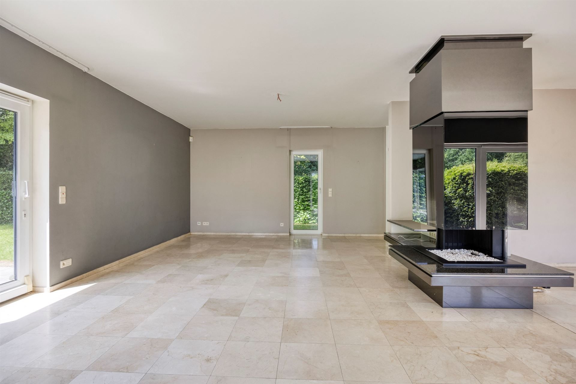 Prachtige moderne villa in rustige wijk foto 9