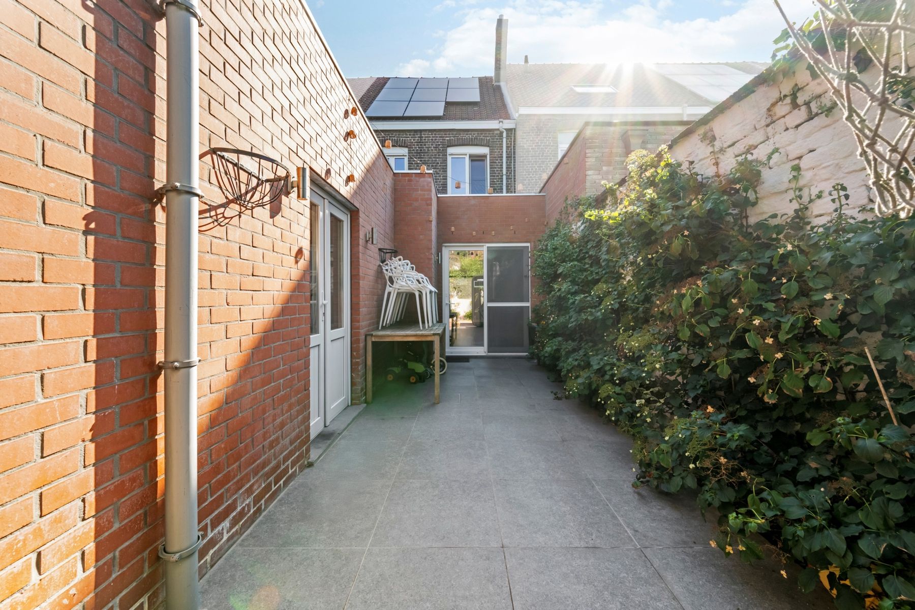 Smaakvol gerenoveerde woning in het hart van Assebroek foto 7