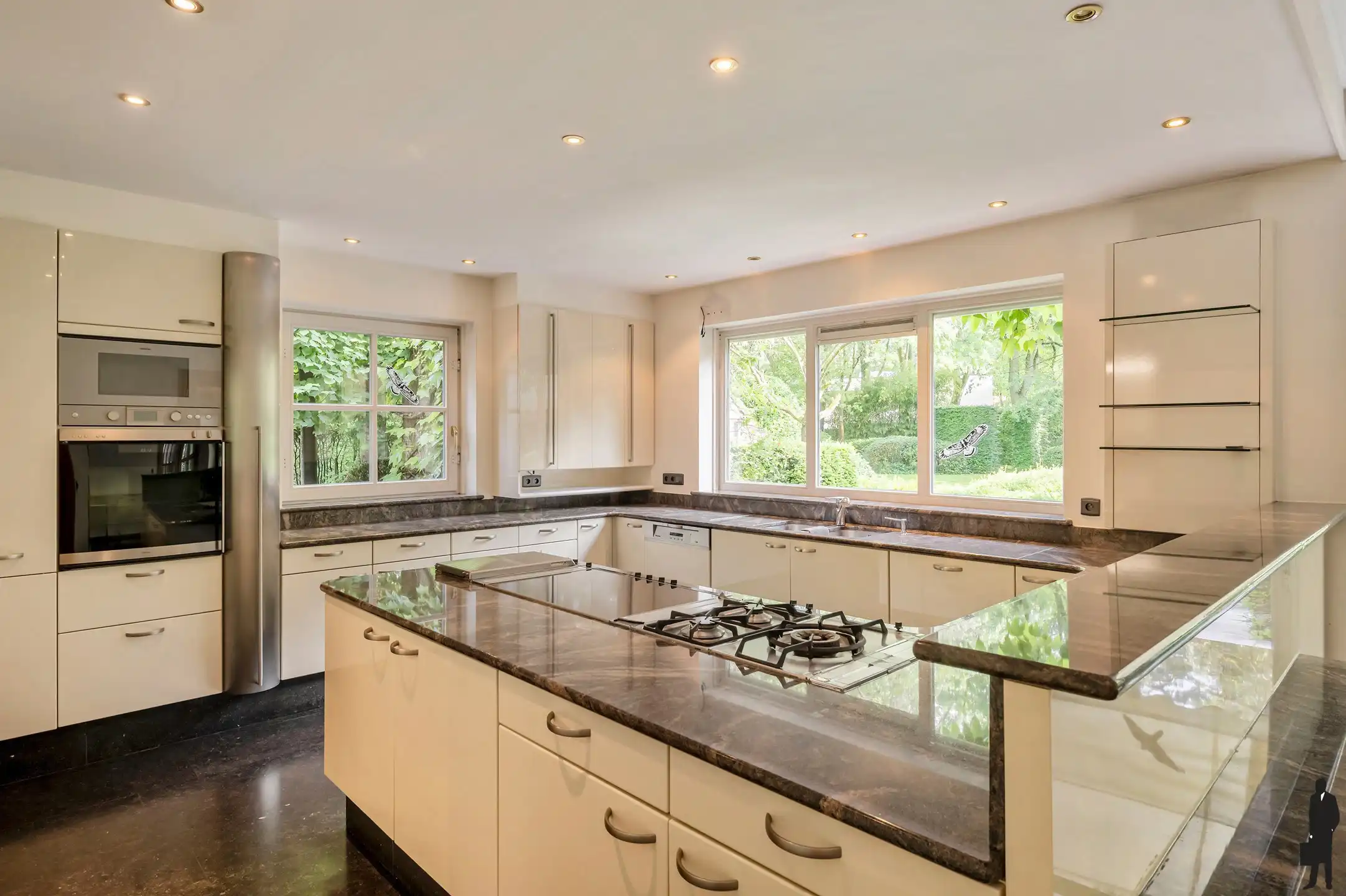 Op absolute toplocatie gelegen villa! foto 14