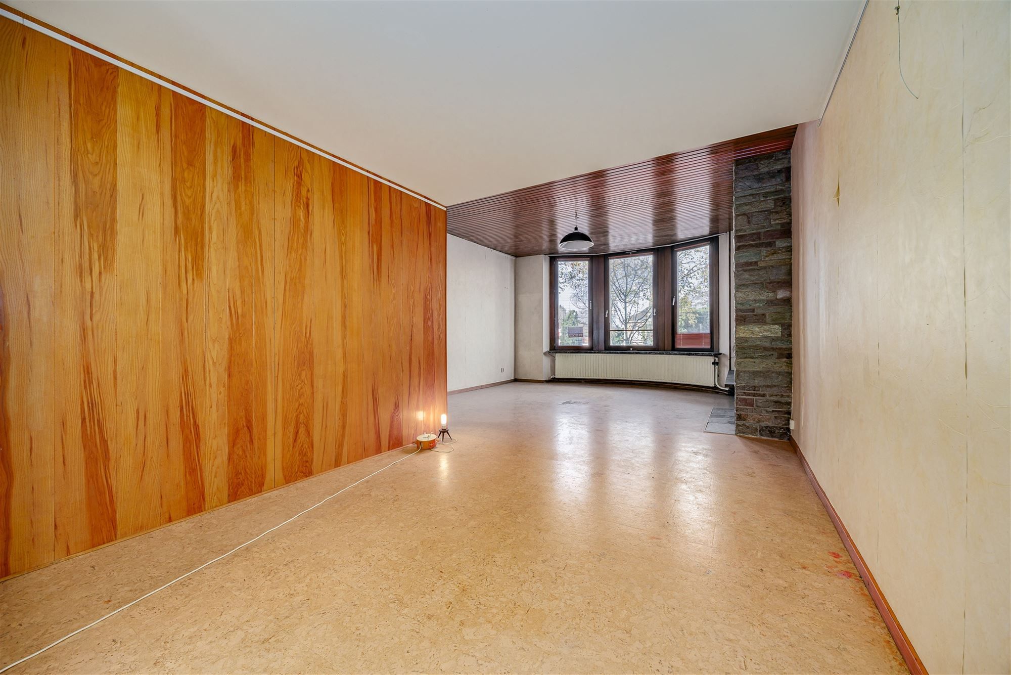 Te renoveren woning met 4 - 5 slk en garage foto 12