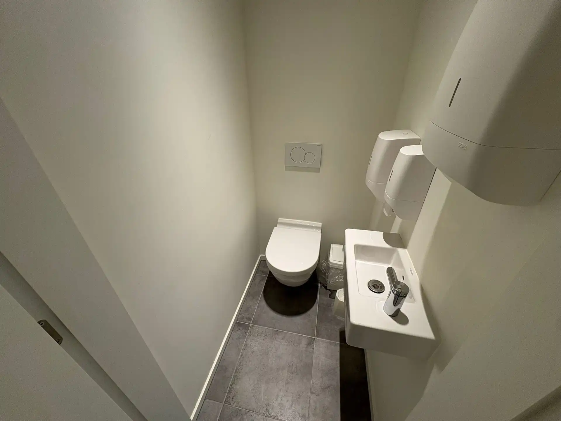 Kantoorgebouw "Square One" - kantoor 457m² te huur foto 8