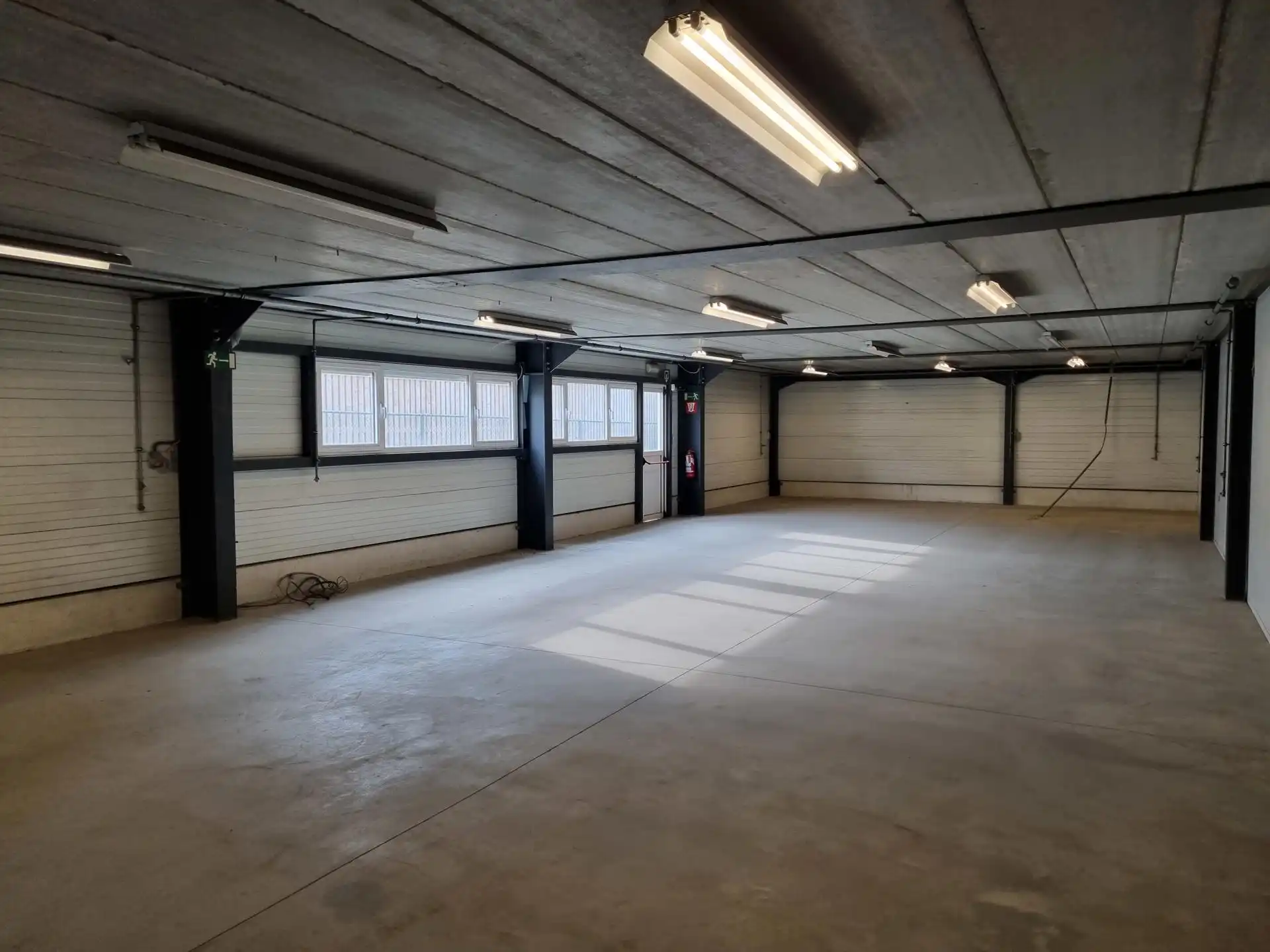 TE HUUR: bedrijfsgebouw van 1200m² met kantoren foto 7