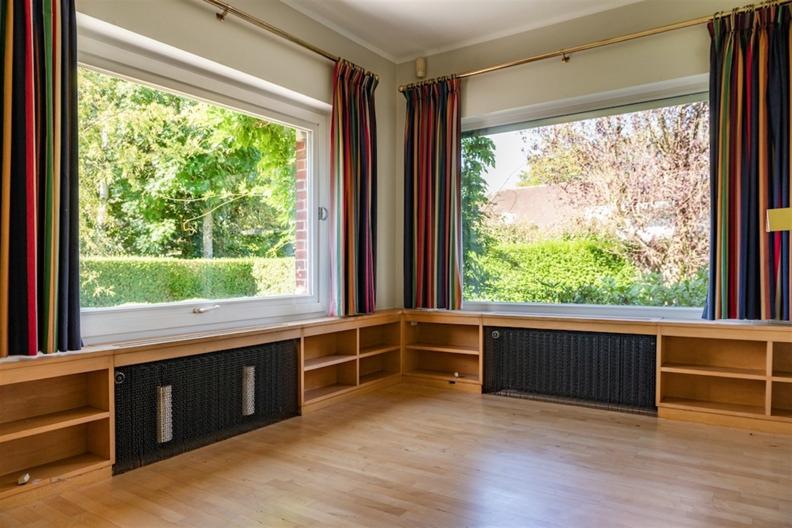 Royale en stevige eigendom op 1000 m2 aan de stadsrand foto 12