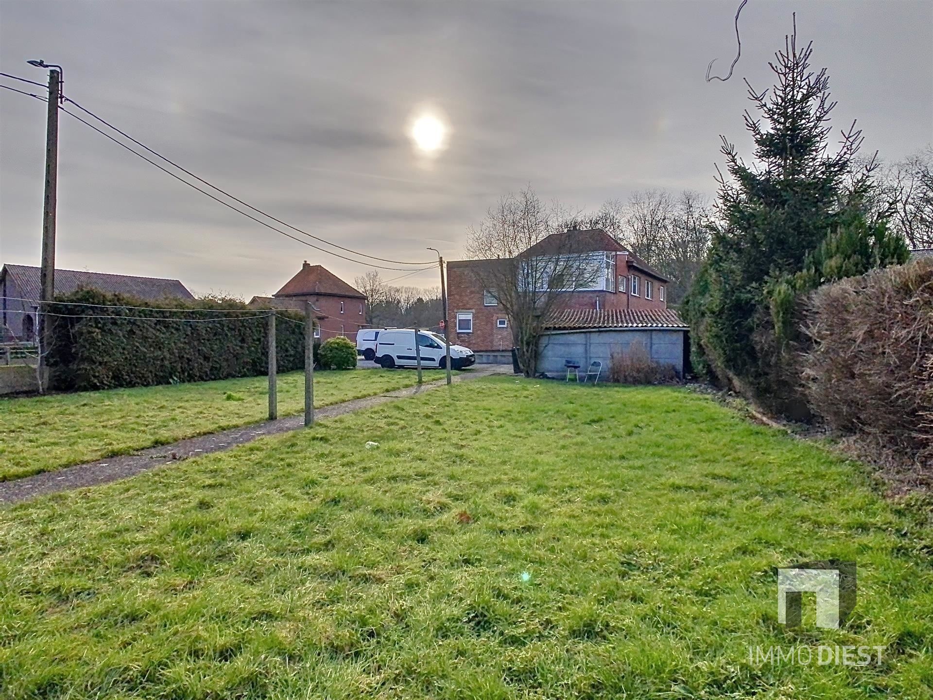 Halfopen woning met kangoeroe-unit te Okselaar.  foto 18
