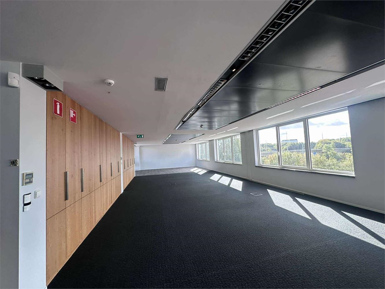 UNIEKE KANTOREN MET PARKING EN VERSCHILLENDE OPPERVLAKTES foto 12