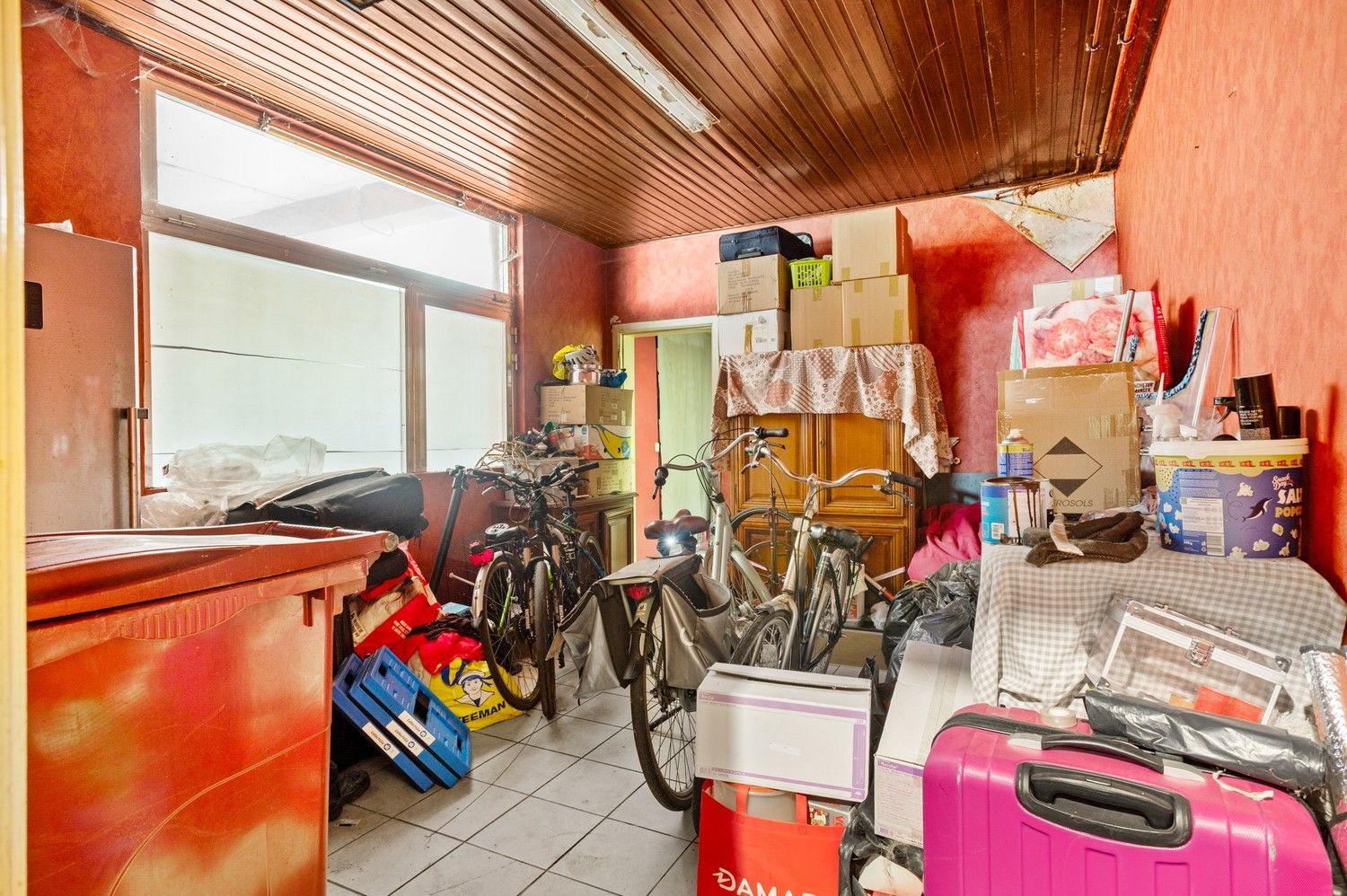 Ruim te renoveren duplex-appartement met 4 slaapkamers in Schoten! foto 3