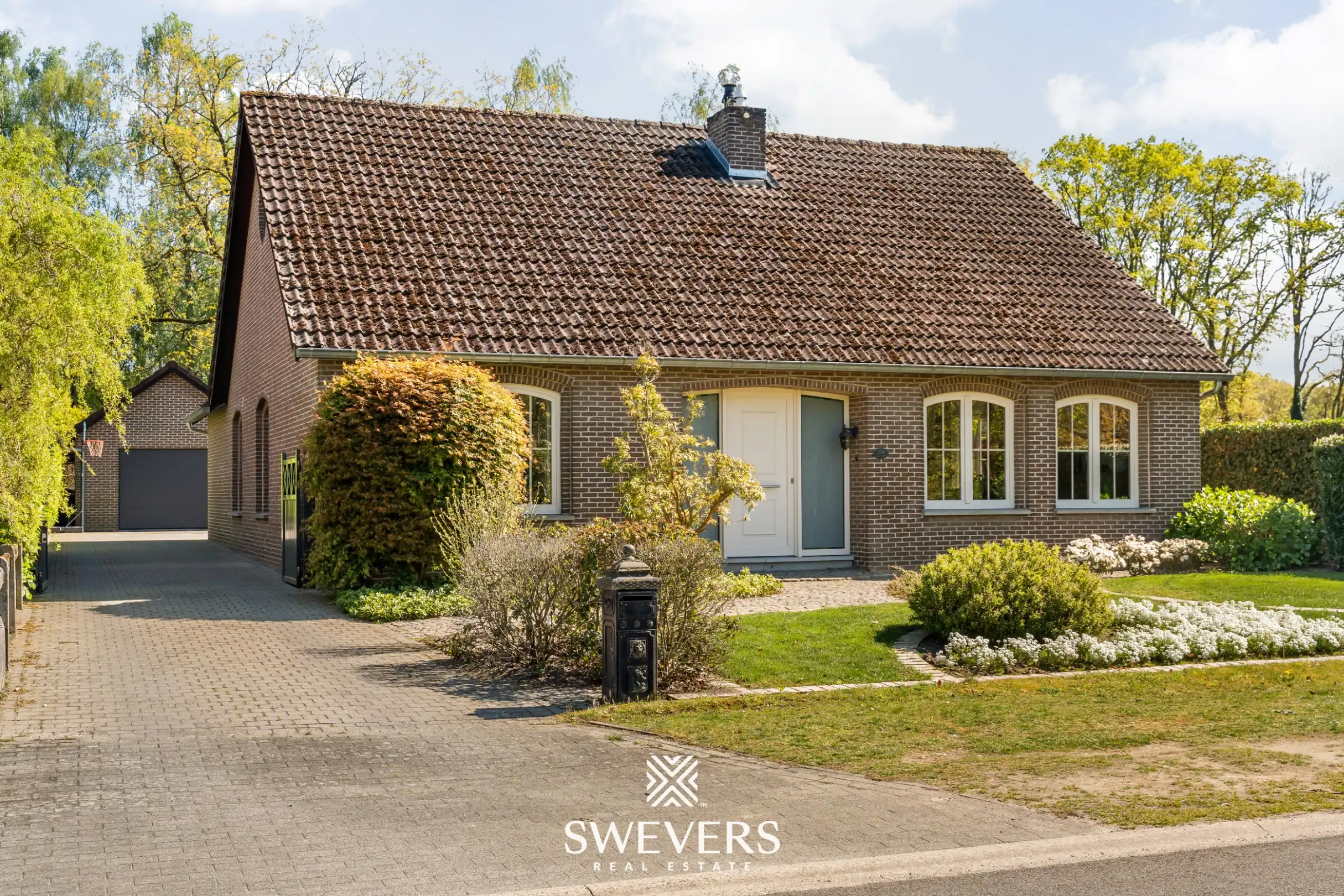 Ruime, instapklare woning op een perceel van 10a74 in het groene Helchteren foto 2