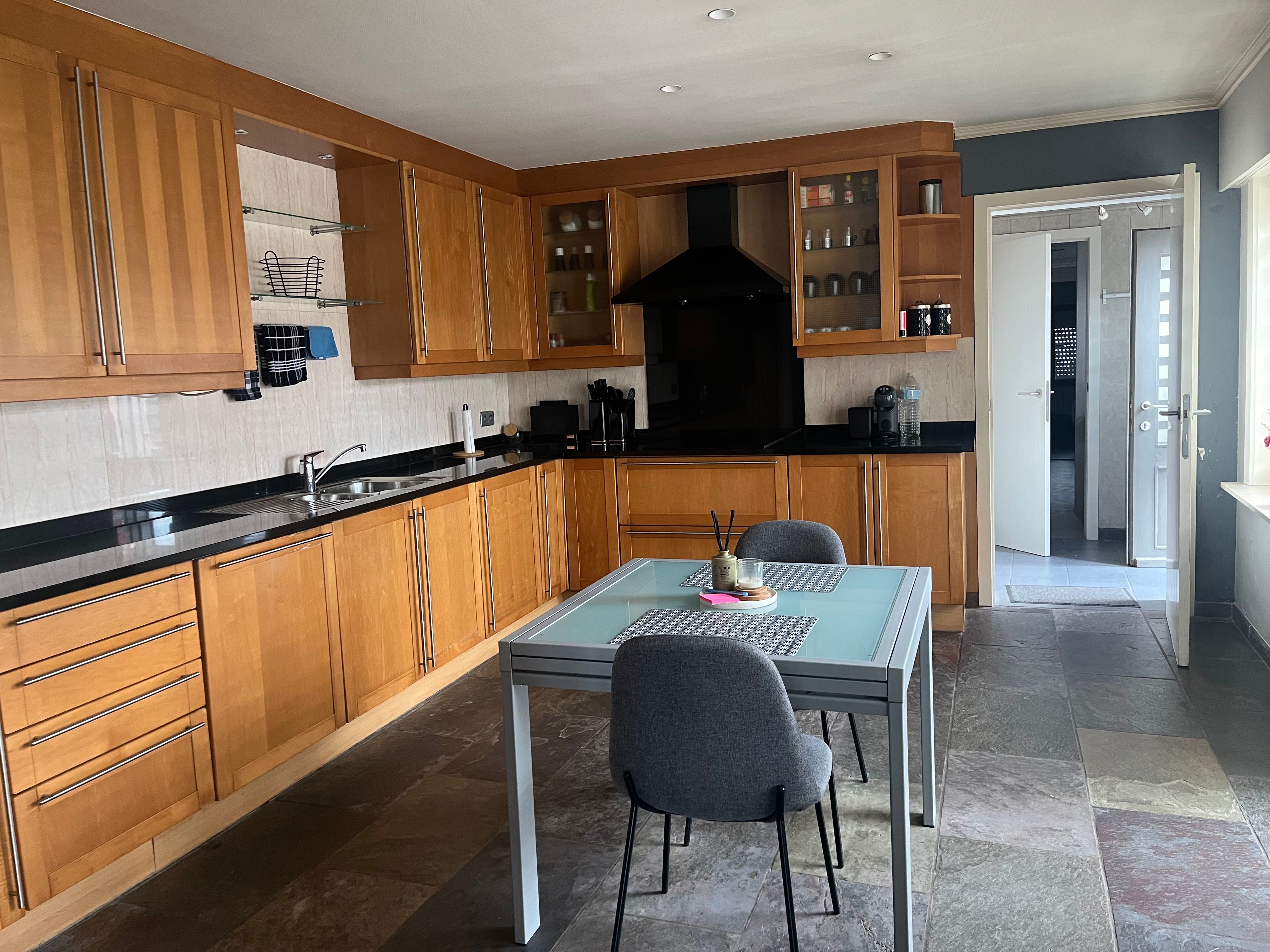 Mooie alleenstaande gezinswoning met 3 slaapkamers en terras foto 4
