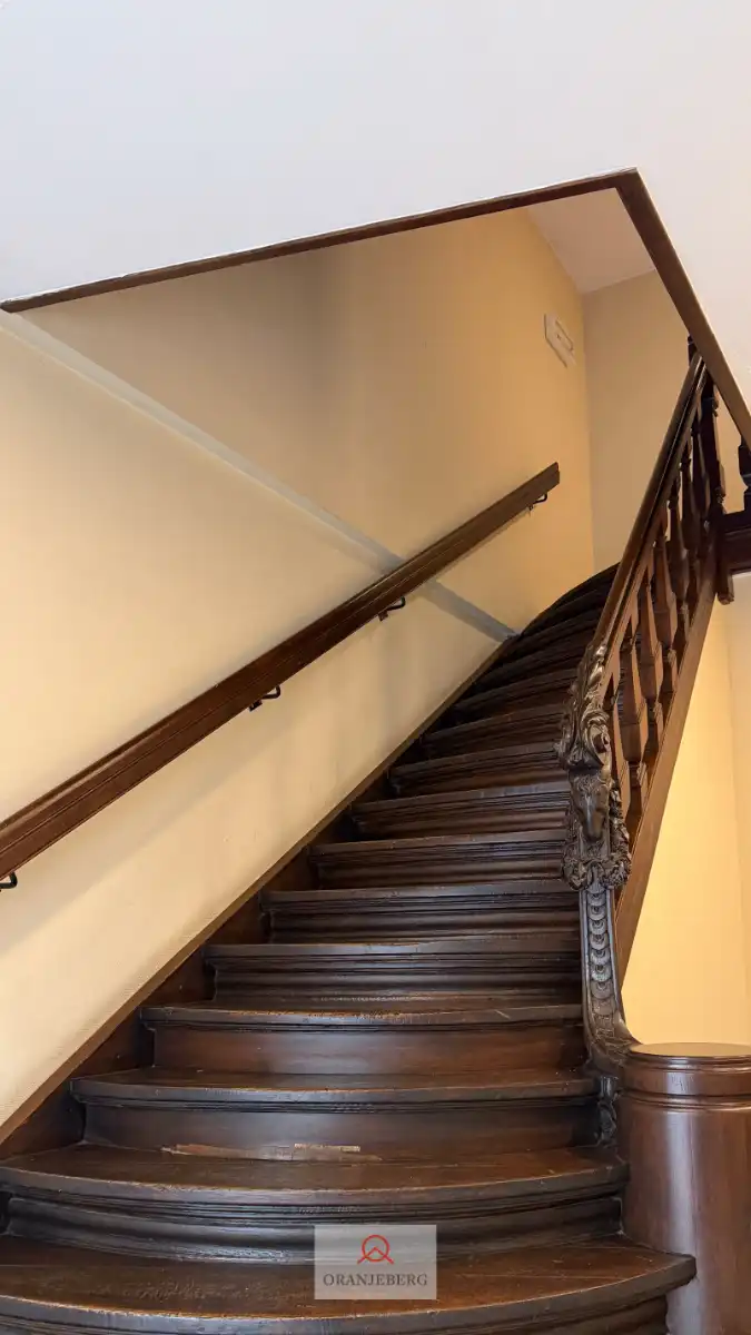 Ruim 2 slpk appartement vlakbij Sint-Baafsplein hartje Gent foto 24