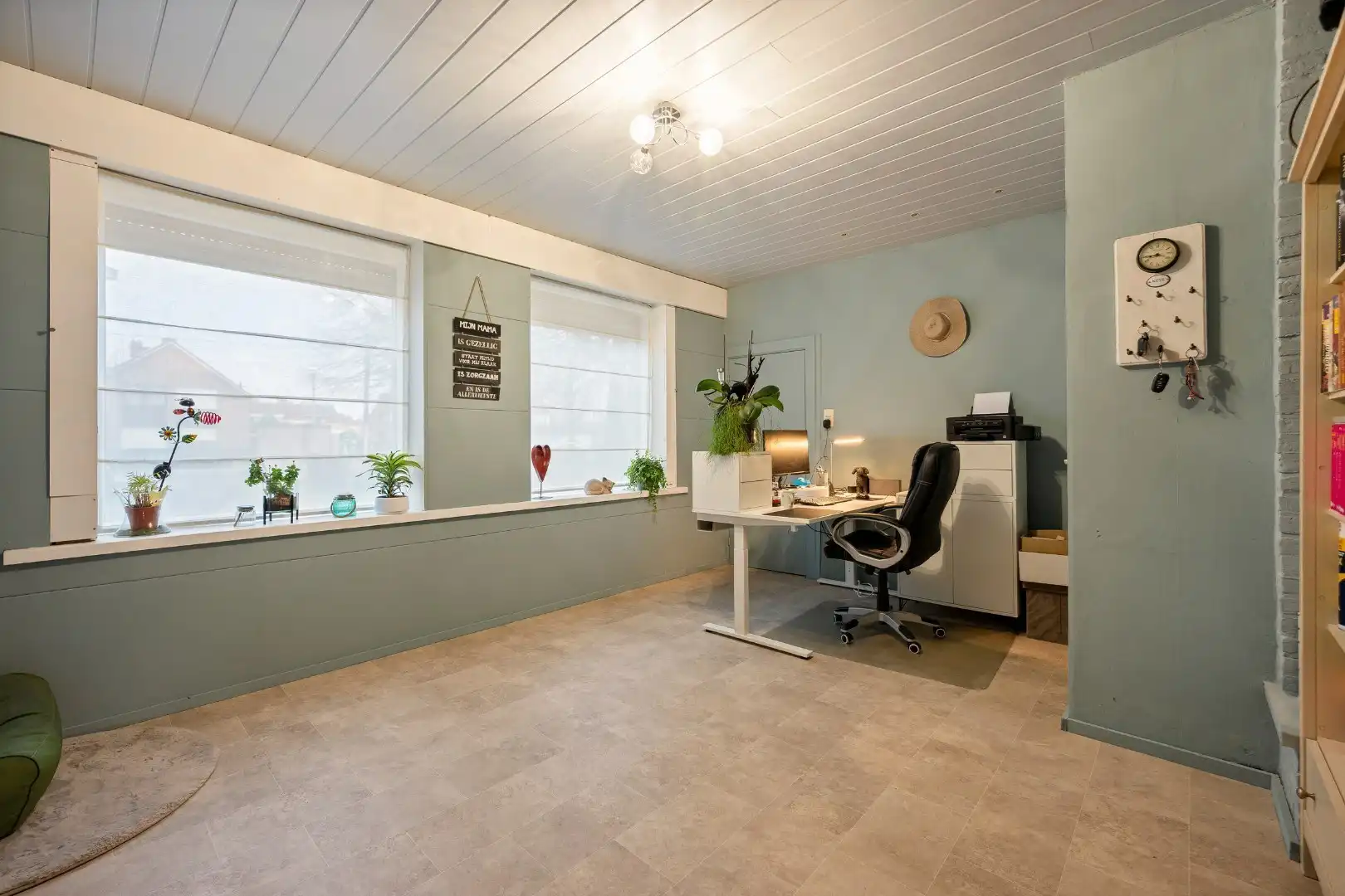 Instapklare halfopen woning met 5 slaapkamers, zonnige tuin en garage in Roeselare foto 8