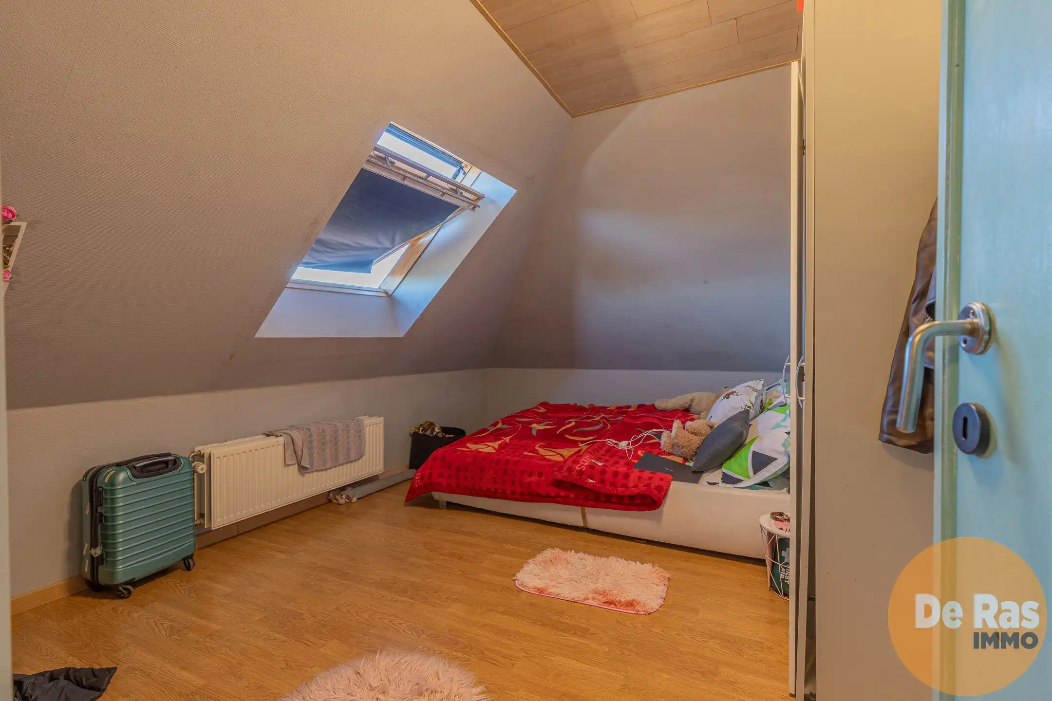 DENDERLEEUW - Ruime woning met 4 slpks, bureau en koer foto 15