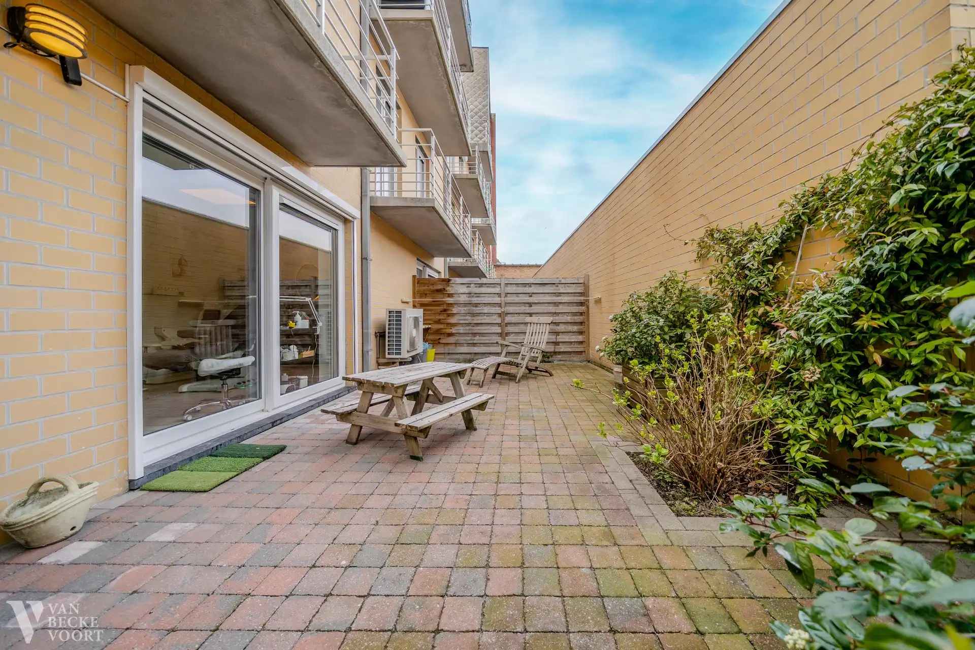 Handelsgelijkvloers 110m² Bredene foto 9