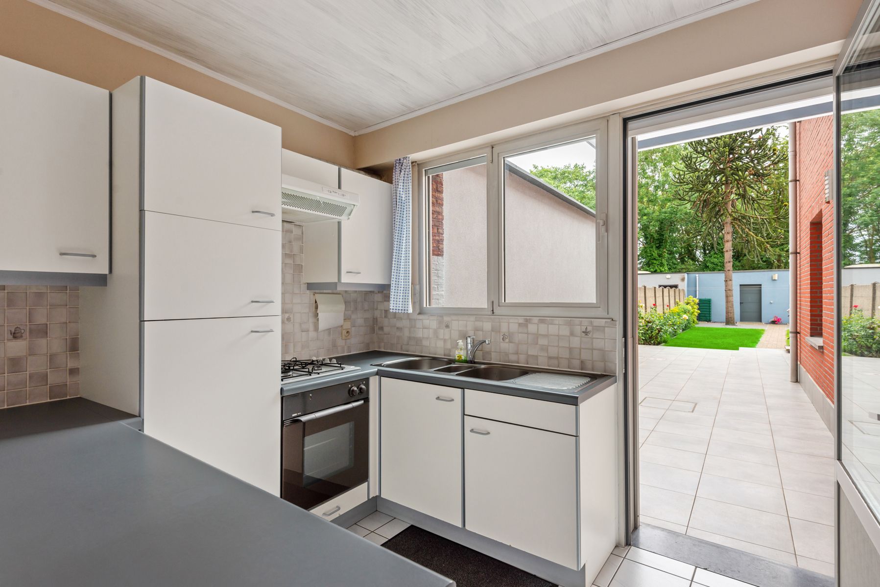 Goed onderhouden polyvalente woonst met tuin en 2 garages foto 20