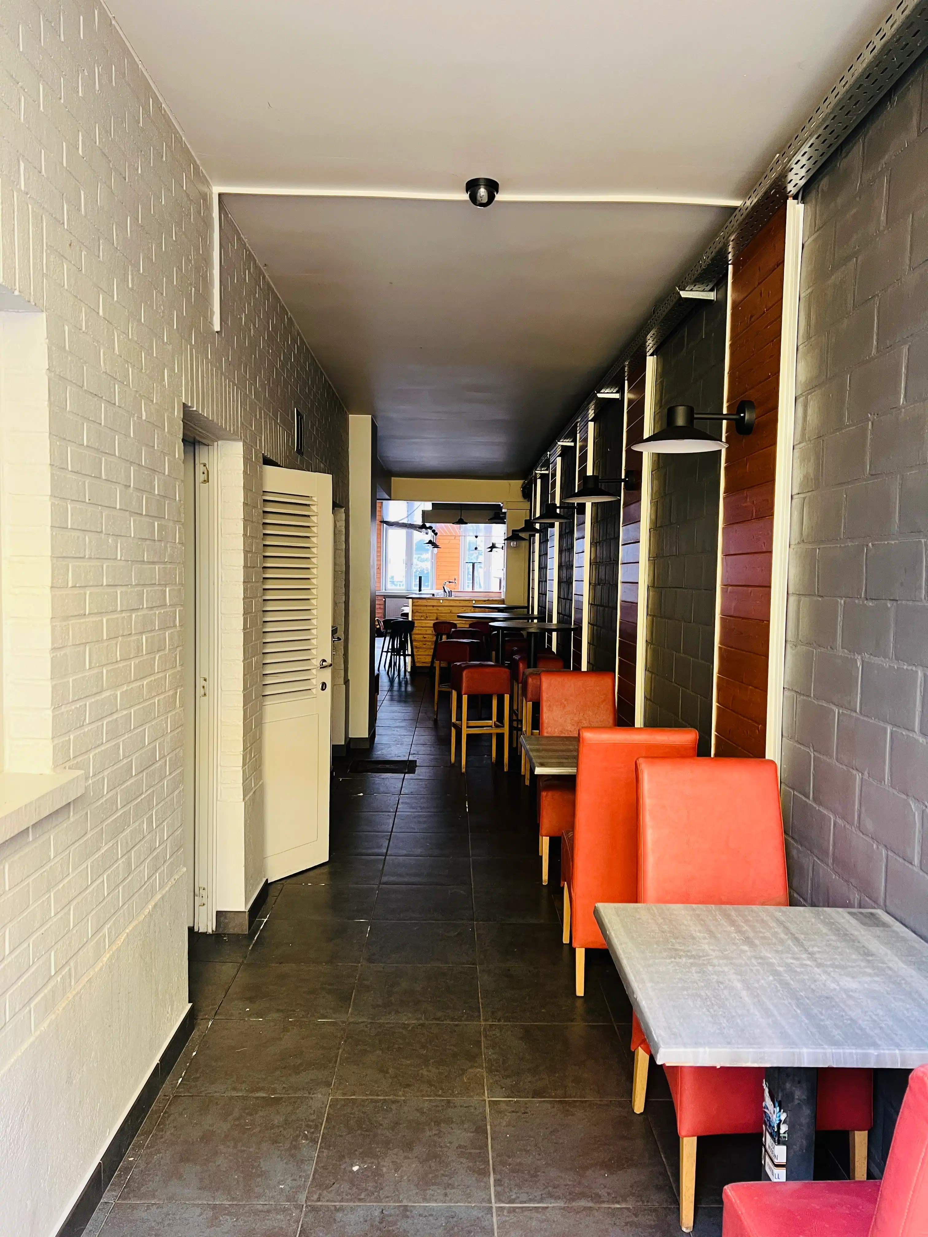 Karaktervol handelspand met appartement, veel mogelijkheden foto 8