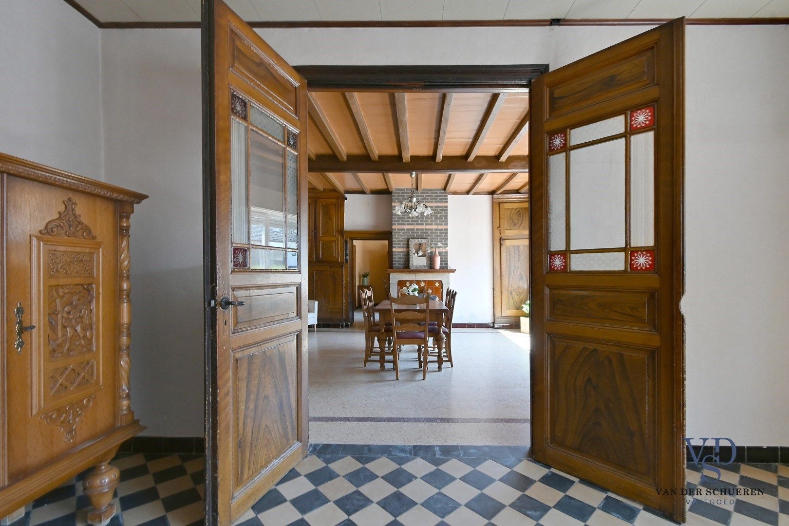 Hoofdfoto van de publicatie: Landelijke woning - voormalig café.