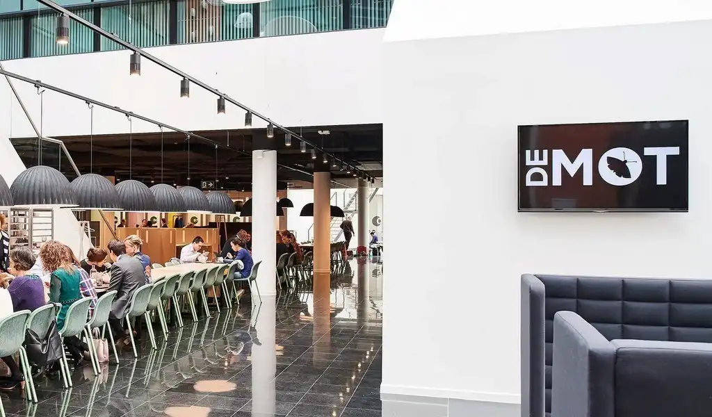 Full service kantoor in business center The Crescent in Mechelen foto 11