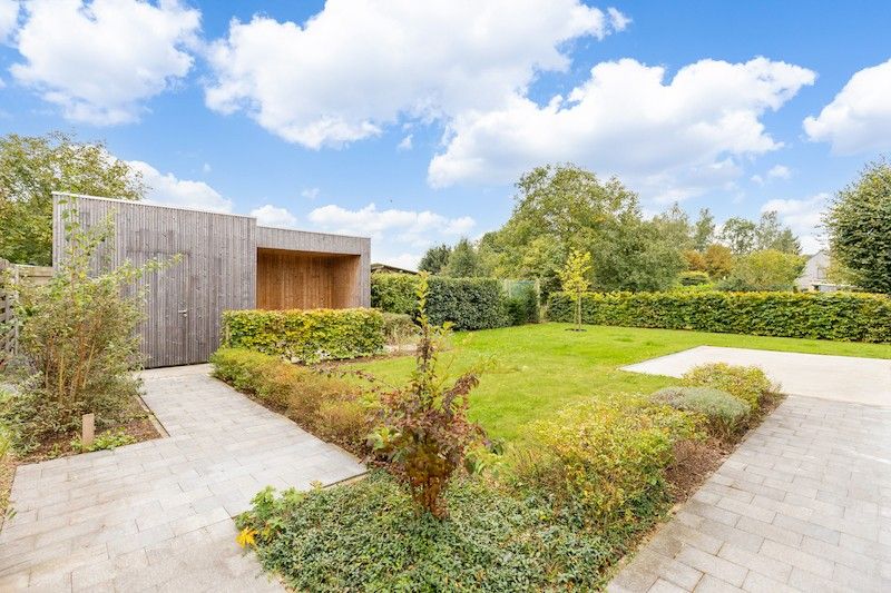 Hedendaags woonhuis met 3 slaapkamers en tuin foto 2