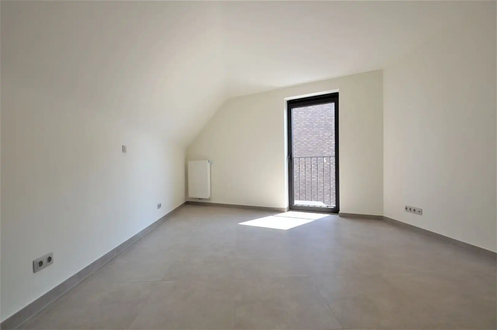 Prachtige nieuwbouw woning half open bebouwing foto 14