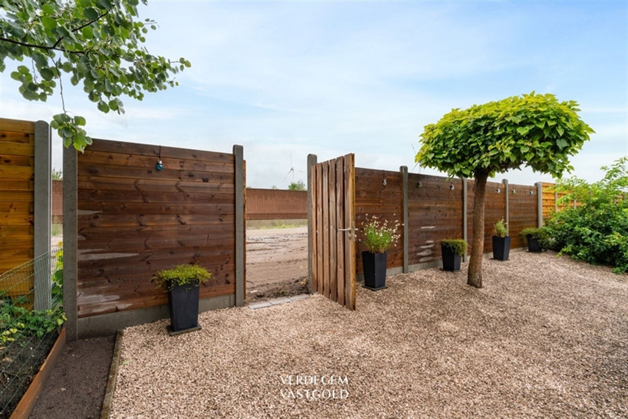Instapklare woning met 3 slaapkamers, carport en fijne tuin foto 19