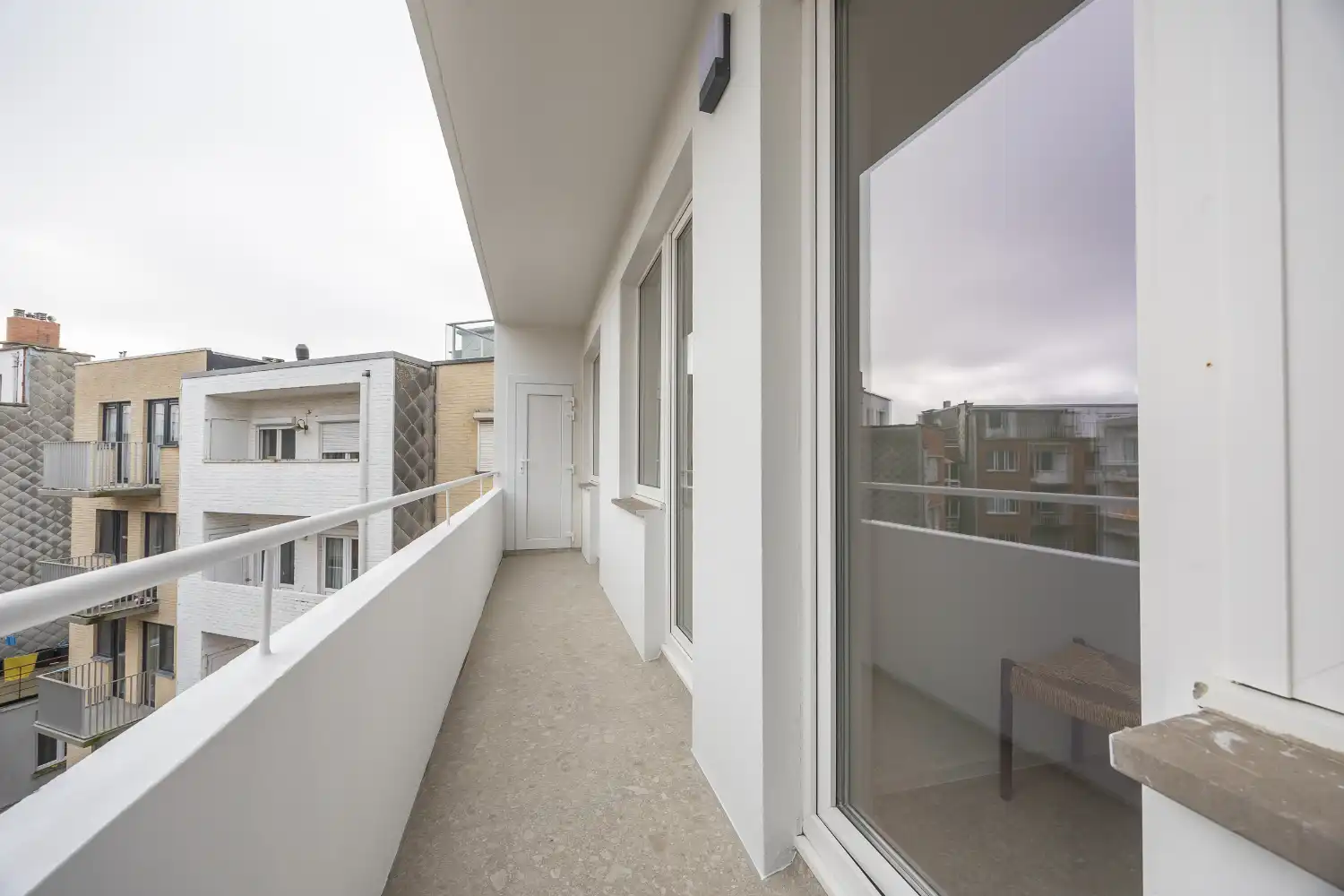 Gerenoveerd drie slaapkamer appartement met open zicht! foto 13