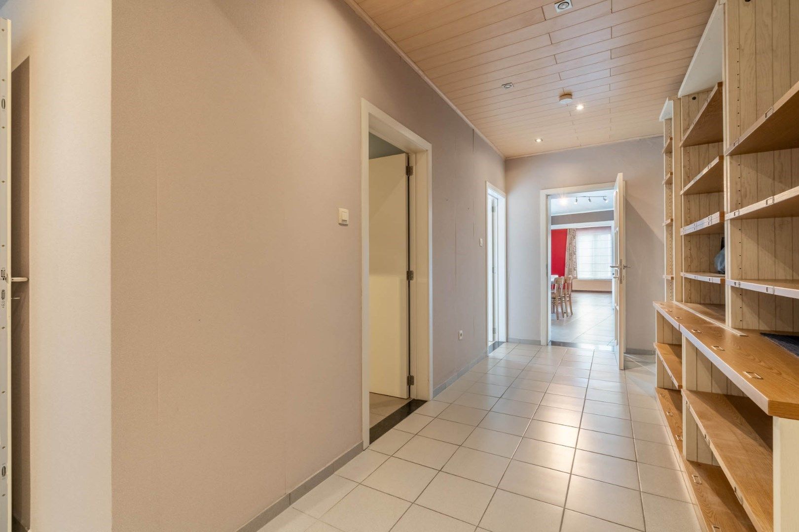 Tweewoonst bestaande uit twee appartementen met 3 carports vlakbij het centrum van Bilzen foto 5