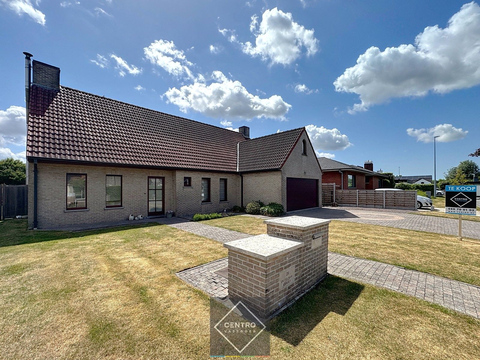 Instapklare VILLA met 5 slpkms, dubbele garage en een ruime aangelegd tuin met terrassen en bijgebouwen in een rustige omgeving te Zuienkerke! foto 2