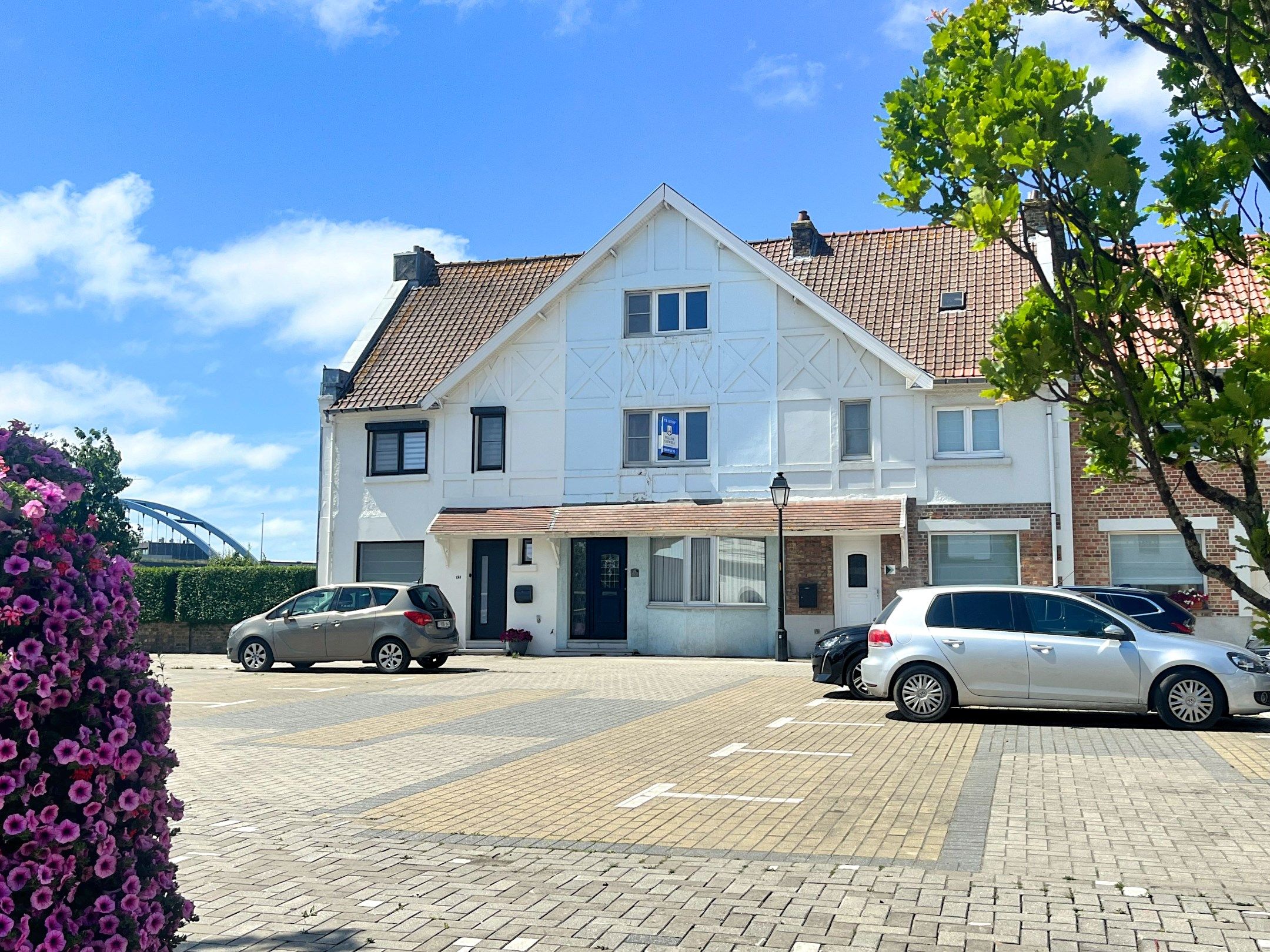 Grote gezinswoning met 4 kamers & tuin te Lissewege foto 1