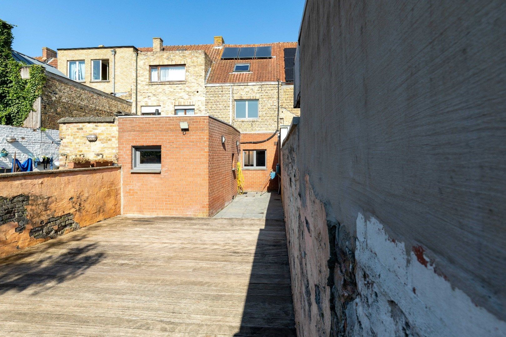 Centraal en rustig gelegen vernieuwde woning met groot zonneterras op enkele passen van de Katelijnepoort. foto 16