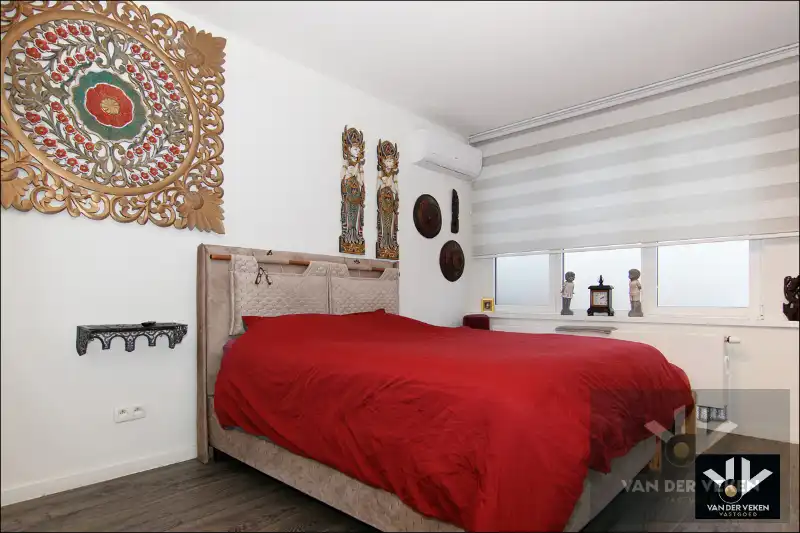 Totaal gerenoveerd gelijkvloers 3 slpk-appartement op een toplocatie. Garagebox optioneel! foto 11