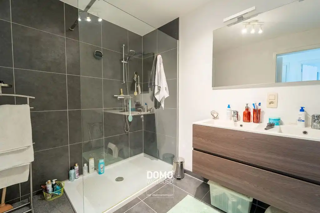 Instapklaar en lichtrijk 2-slaapkamerappartement met zonnig terras en parking in Diepenbeek foto 10