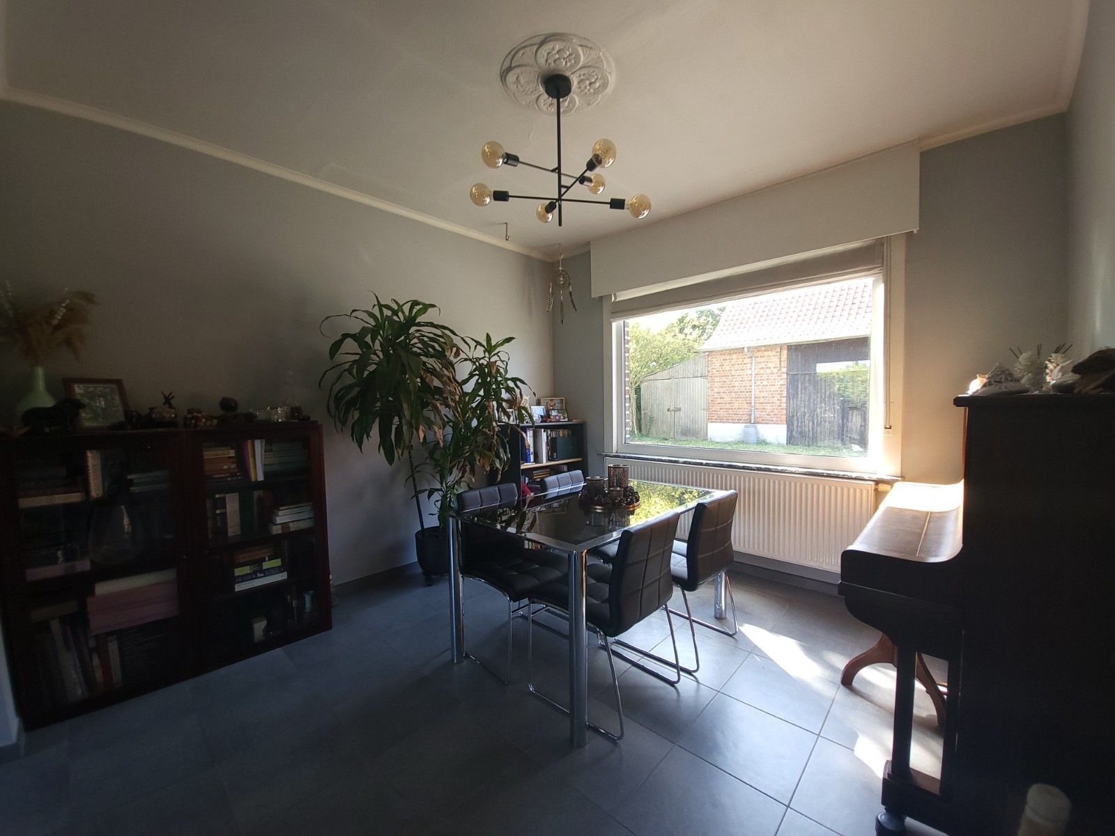 Alleenstaande woning met grote weide en stalling foto 7