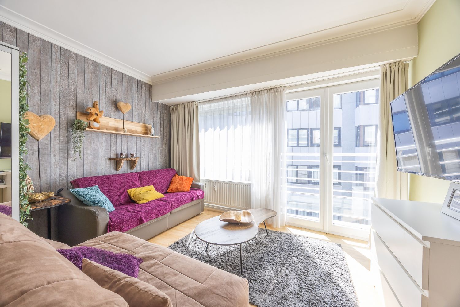 Knusse studio met zijdelings zeezicht in goede staat! foto 6
