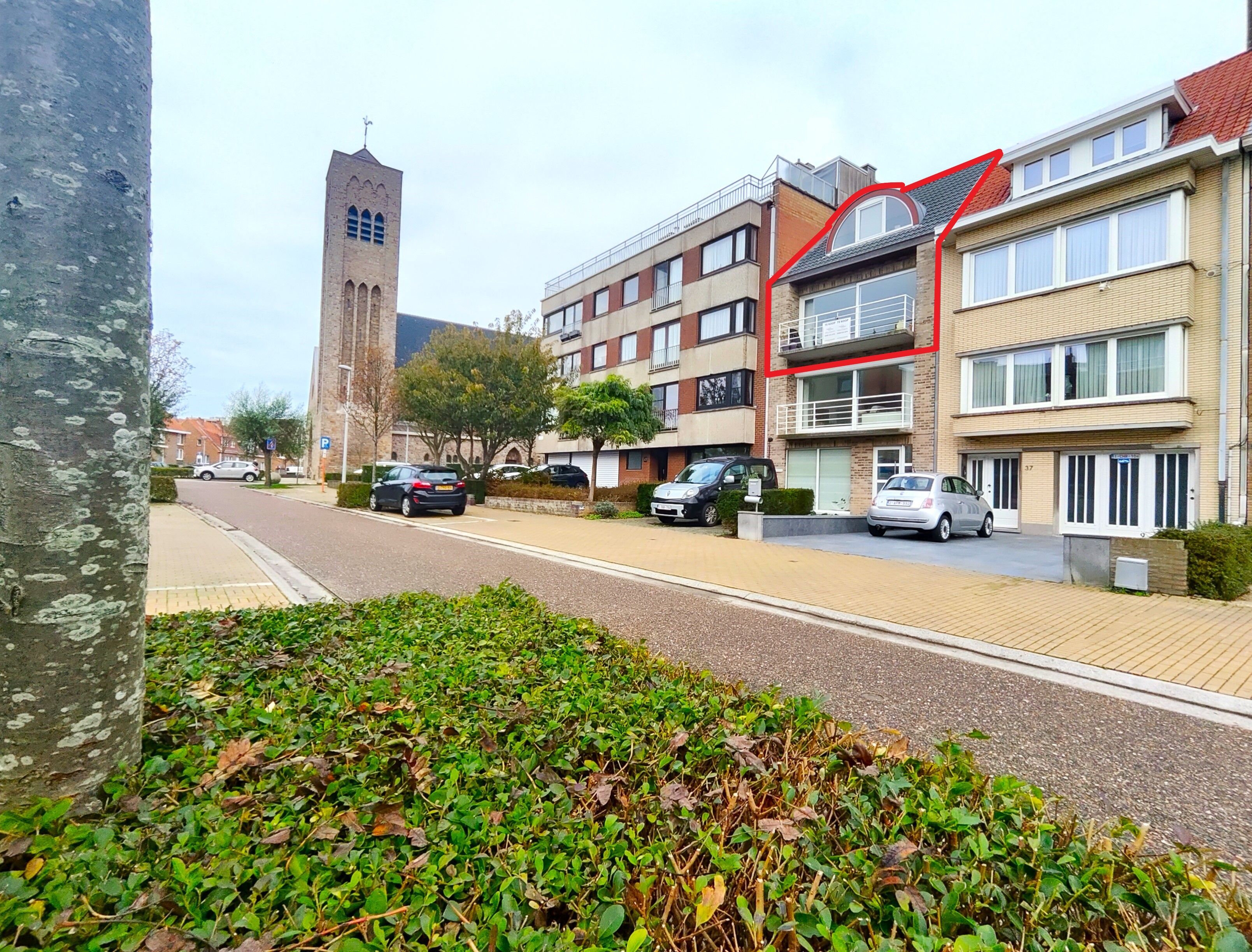 Uitstekend gelegen 3-SLPK appartement  te Oostende (Mariakerke) op ca. 500m van zee!* foto {{pictureIndex}}