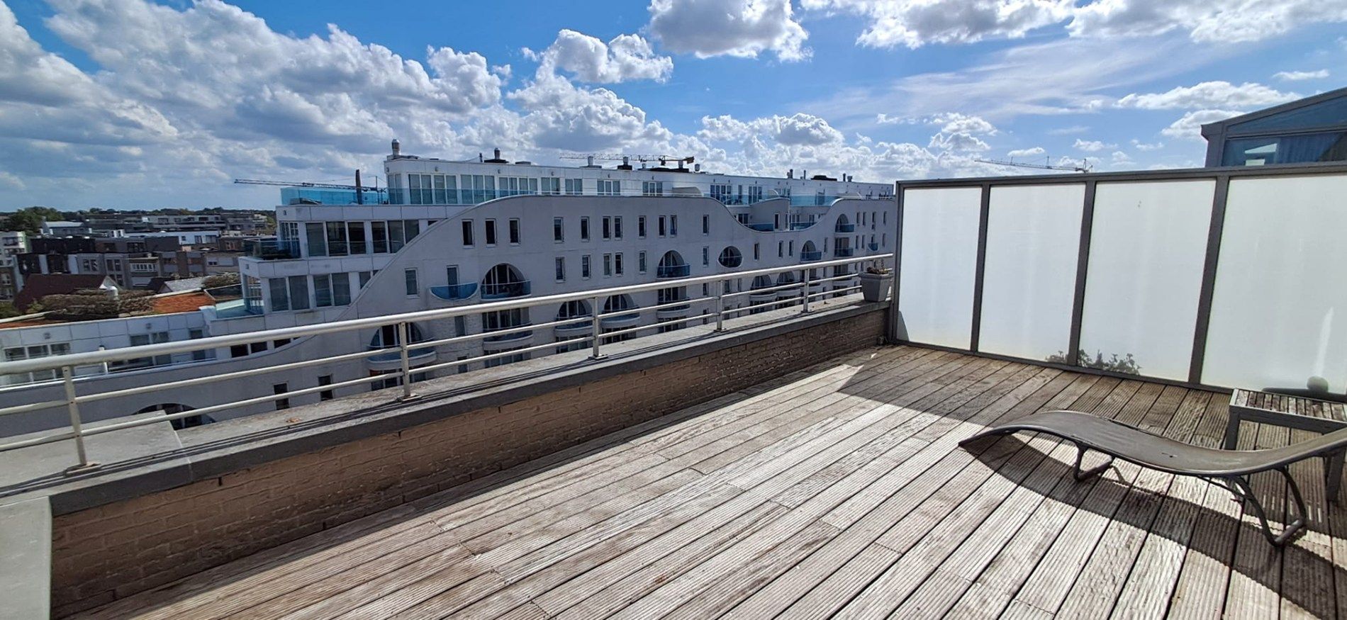 Hoofdfoto van de publicatie: MOOIE PENTHOUSE OP 50 M. VAN DE ZEEDIJK VAN KOKSIJDE