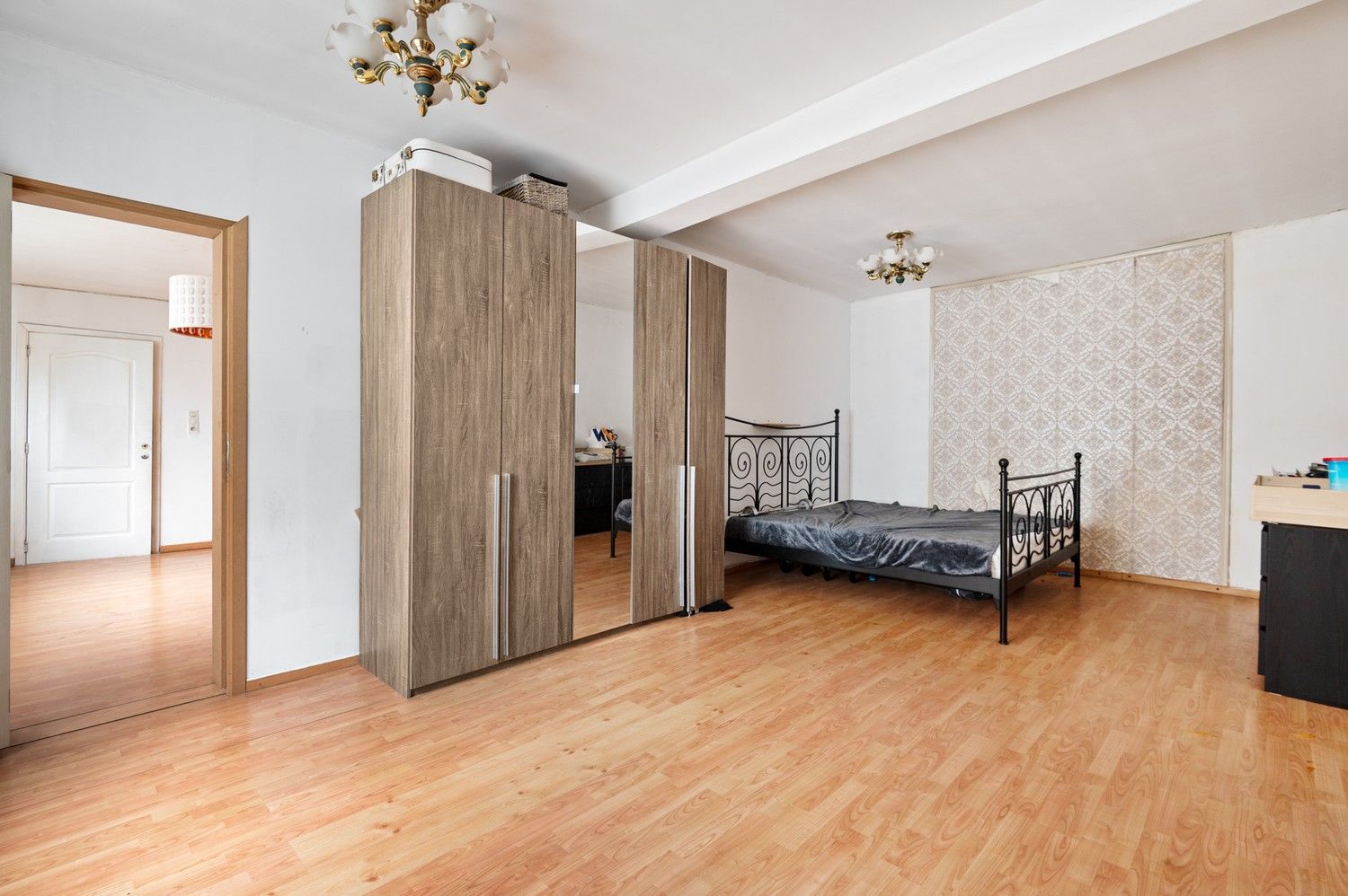 Opbrengsteigendom met een groot magazijn en 3 appartementen te koop! foto 21