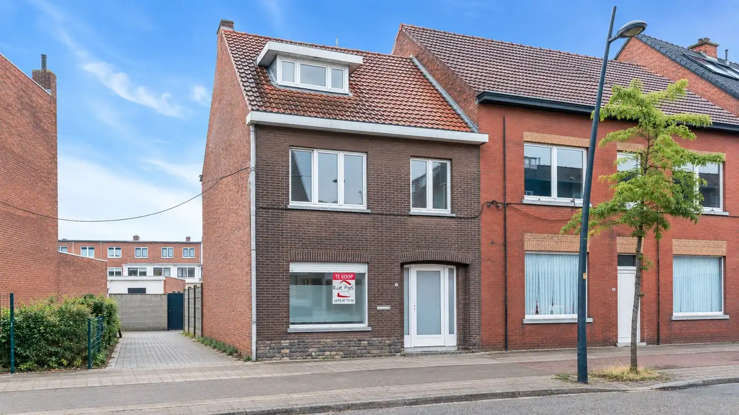 Totaal gerenoveerde en energiezuinige gezinswoning met 3 slaapkamers, carport voor 2 wagens en zonnige tuin in Paal foto 18