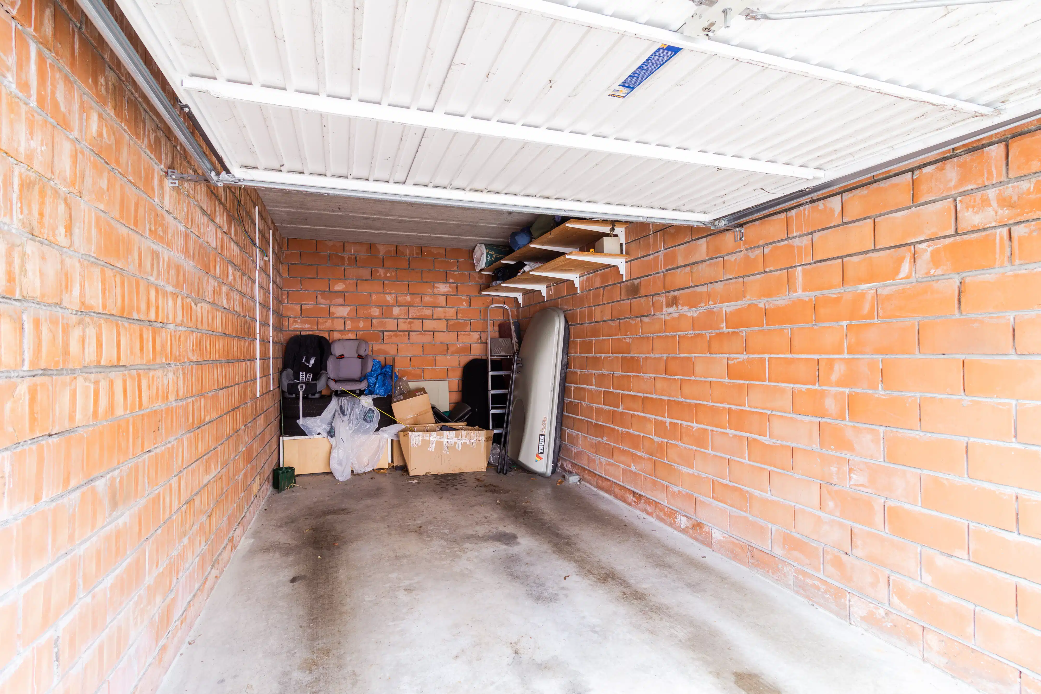 Gelijkvloers appartement met grote tuin en garage foto 20