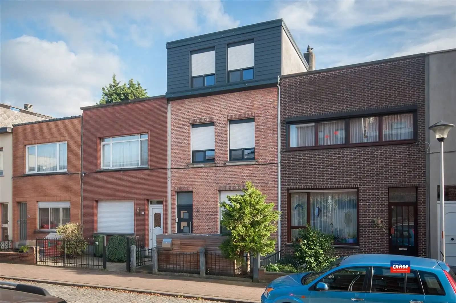 Rijwoning met 5 slaapkamers en tuin foto {{pictureIndex}}