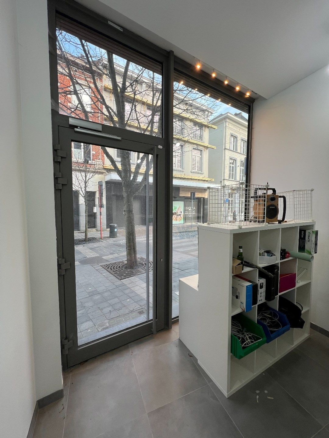 Modern handelspand van +/- 44,2m² met vitrineraam in centrum foto 7