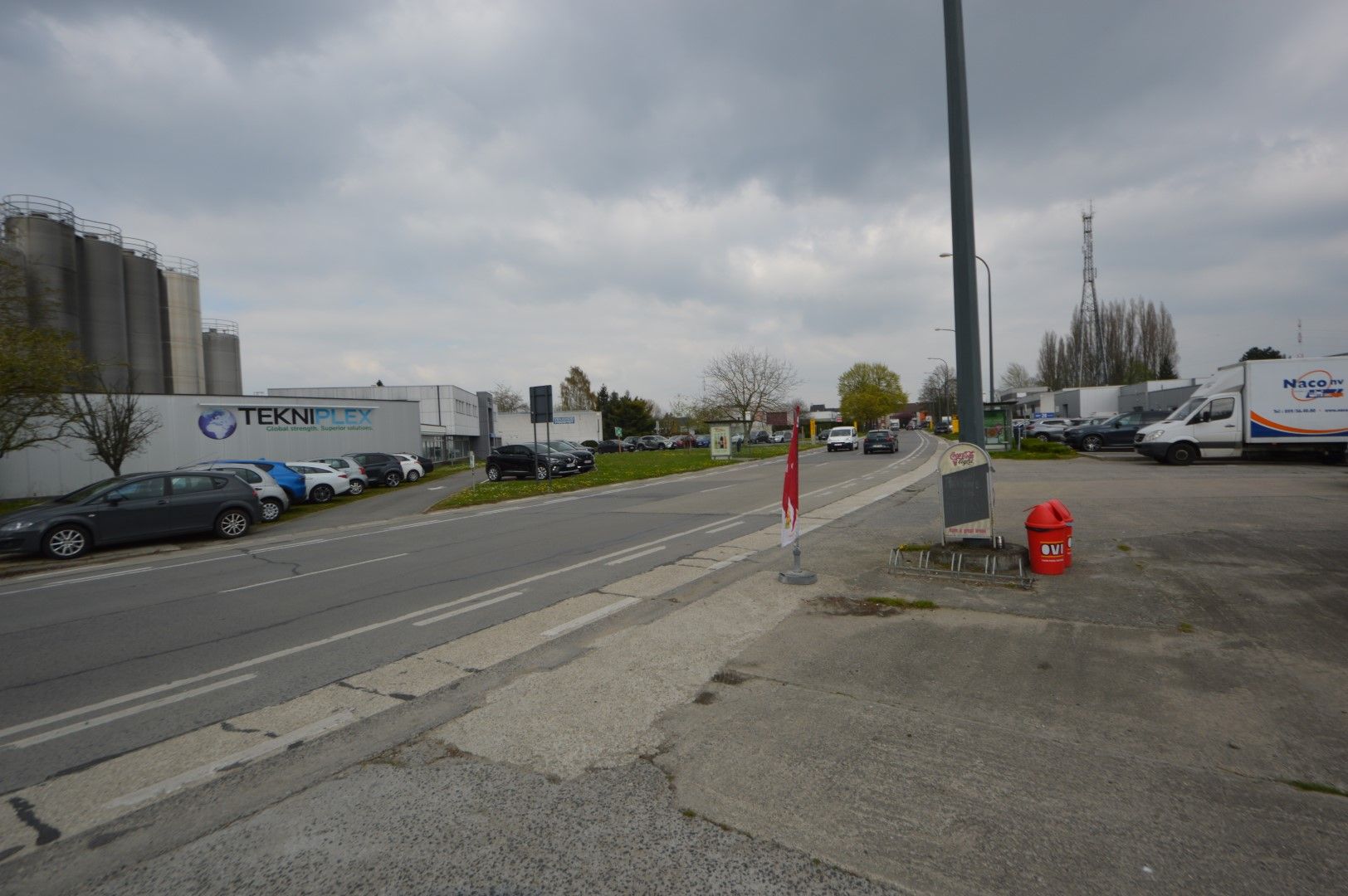 Magazijn van 470 m² in Erembodegem – onmiddellijk beschikbaar! foto 2
