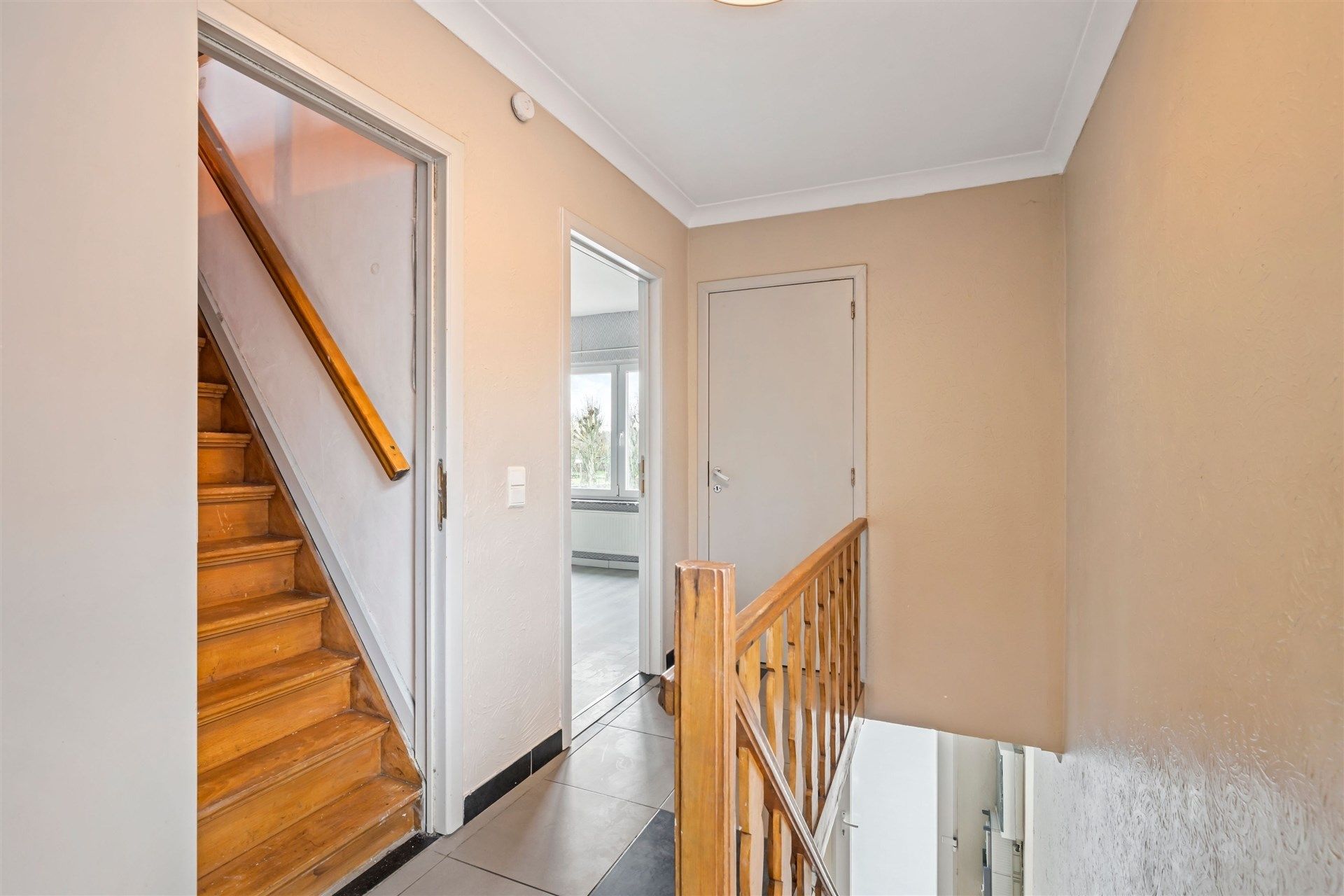 Solide gezinswoning met 2 slaapkamers, uitgestrekte tuin en garage foto 9