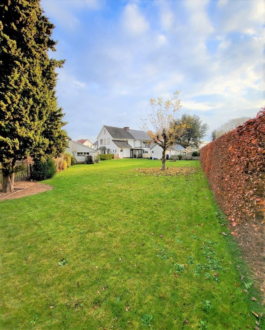 Halfopen bebouwing met garage en schitterende tuin. foto 19