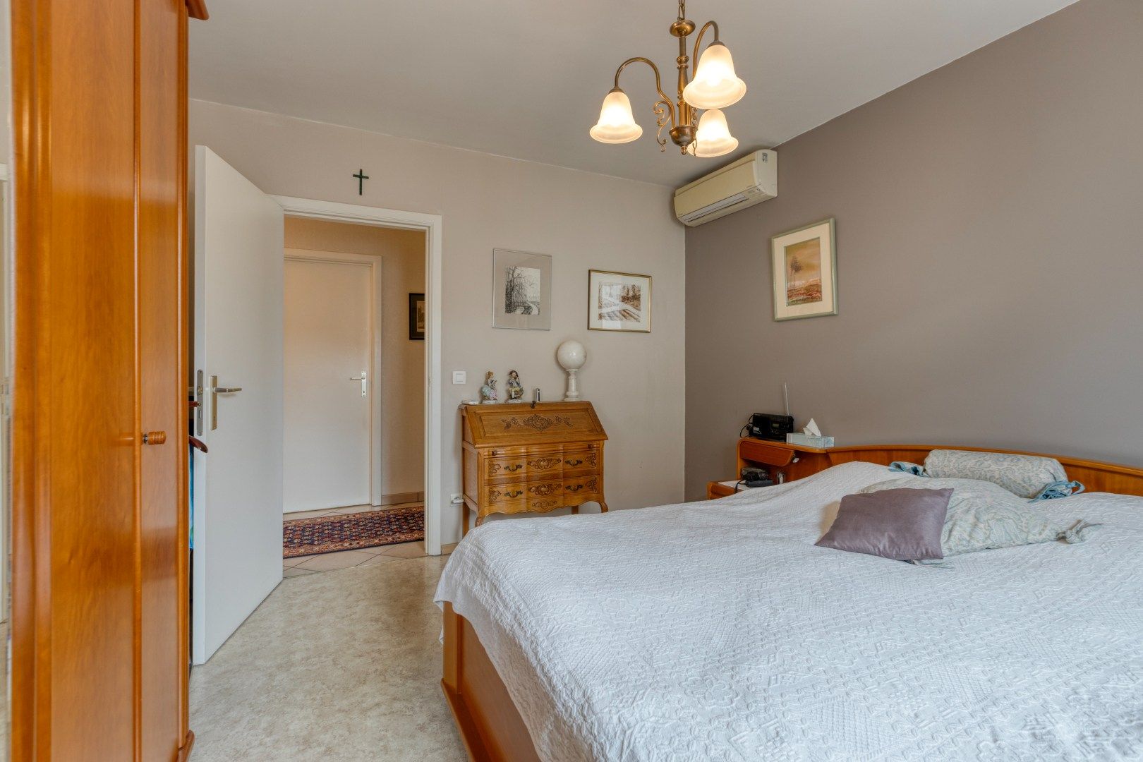 Goed onderhouden en gunstig gelegen app met 2 slpks. foto 14