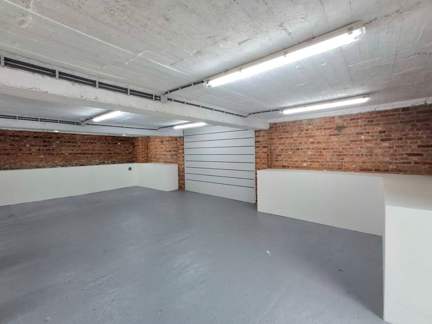 VEELZIJDIG HANDELSPAND IN HET CENTRUM VAN RUISELEDE foto 4