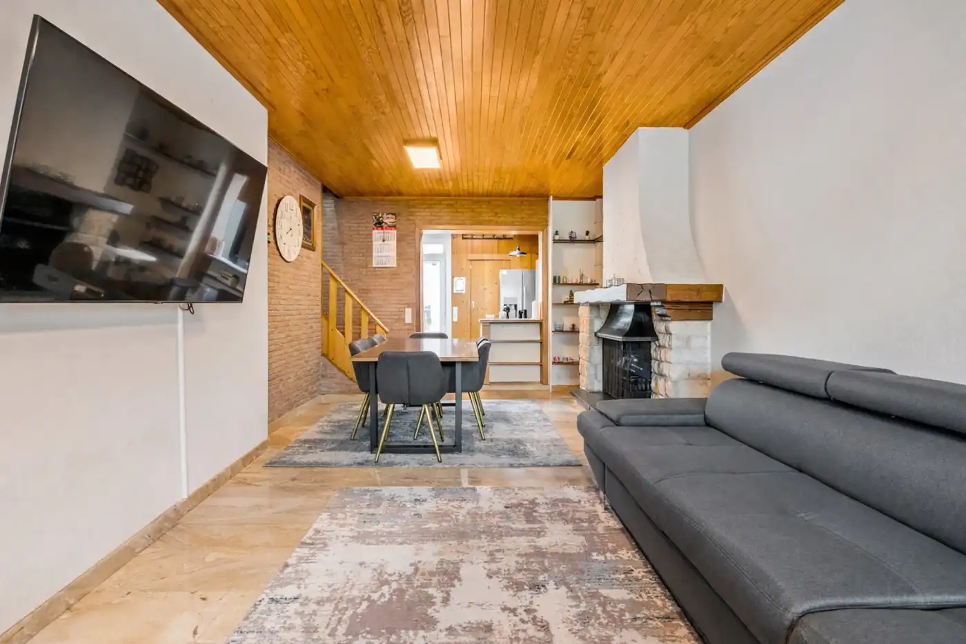 Knusse, centraal gelegen woning met 2 slpk. en garage foto 3